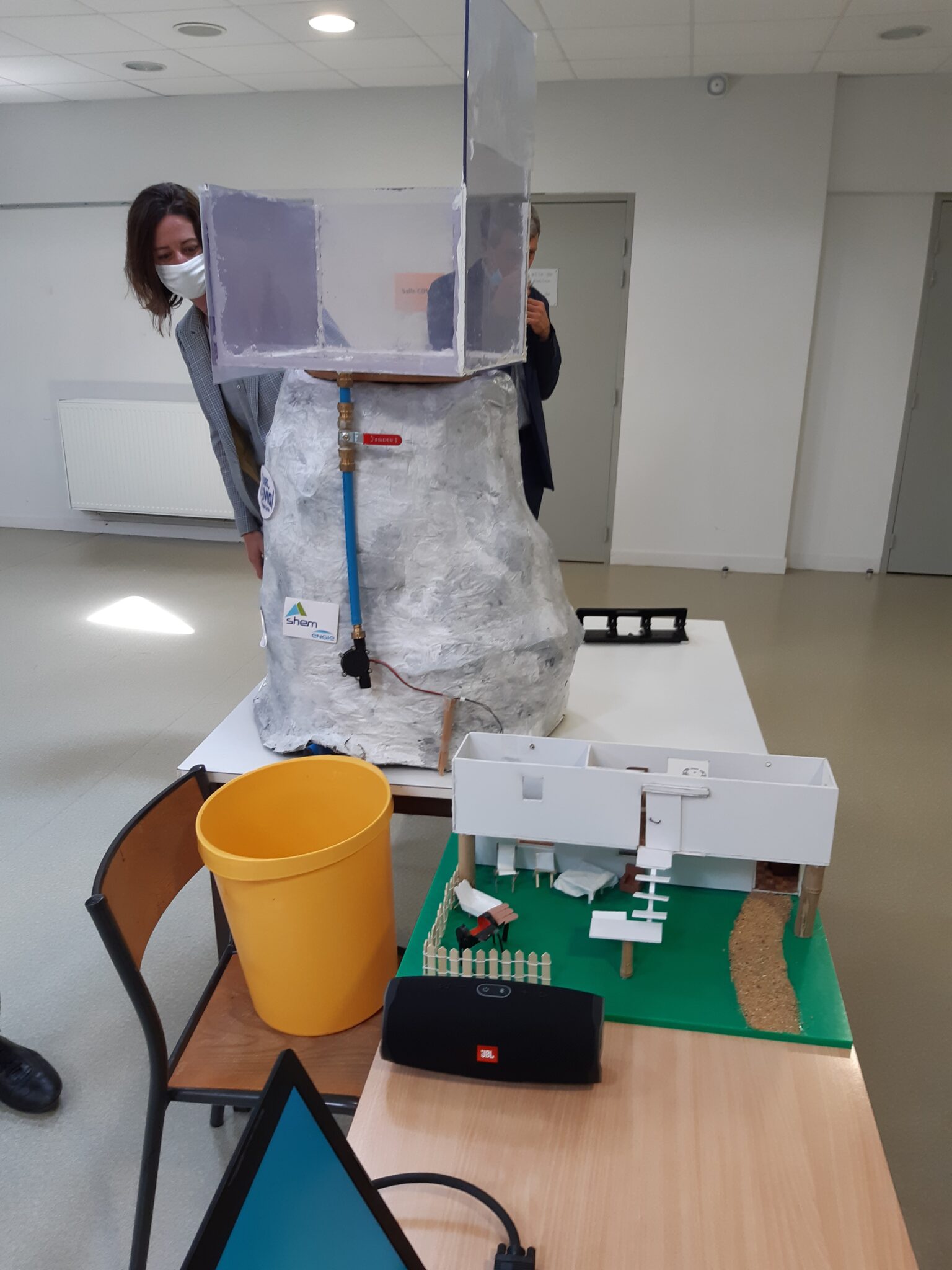 La SHEM aide les collégiens à découvrir les énergies renouvelables.