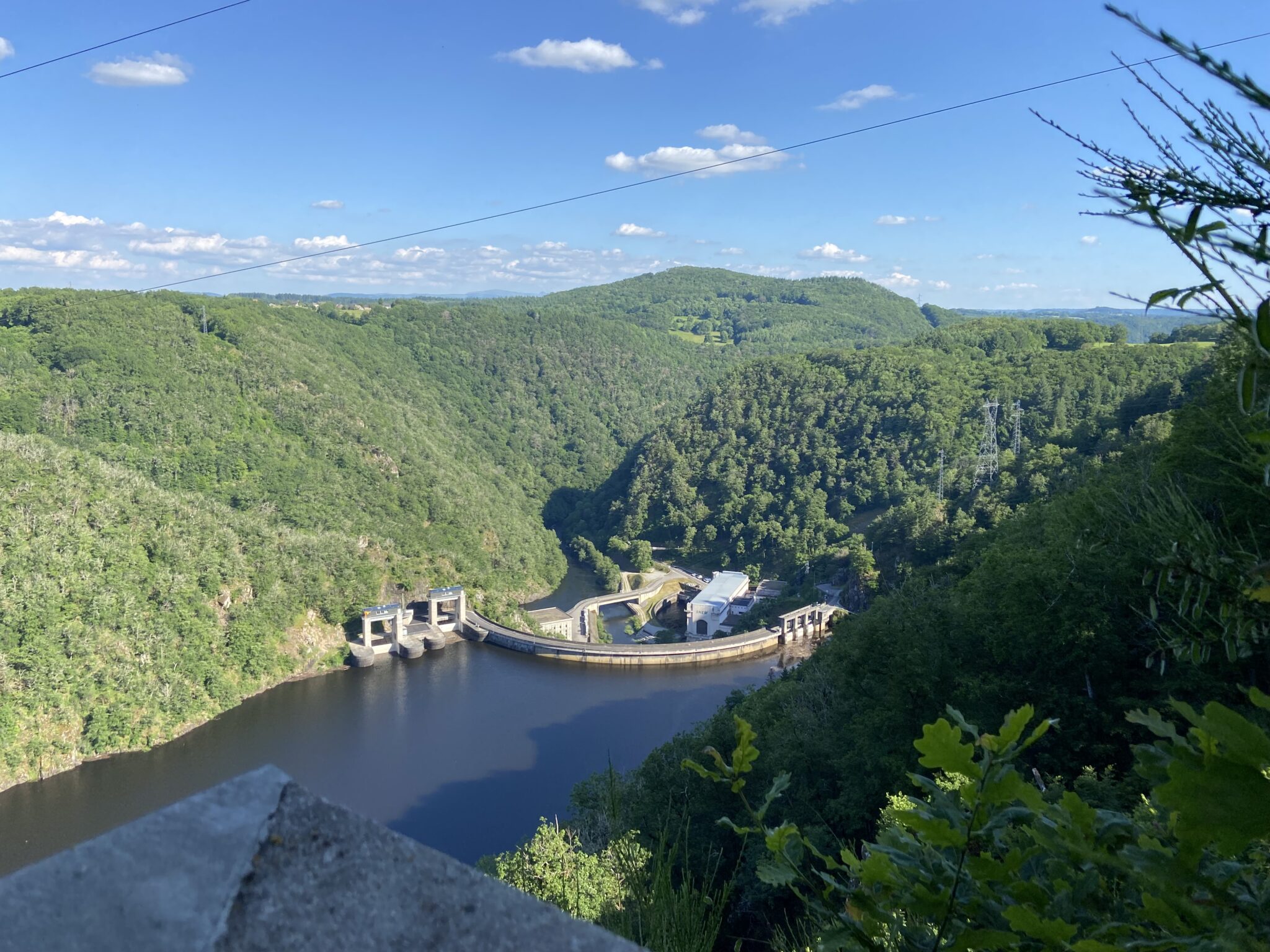 Jeux de pistes pour la famille au belvédère du barrage de Marèges